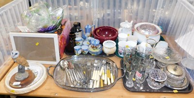 Lot 2118 - General household effects, to include a glass...