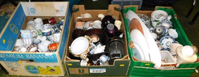 Lot 2138 - Various tea and coffee cups, to include Spode,...