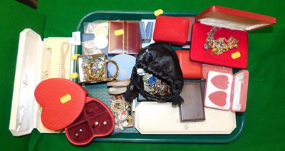 Lot 2213 - Costume jewellery, to include necklaces,...