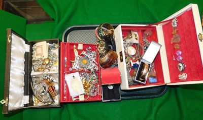 Lot 2214 - Costume jewellery, to include stone set...