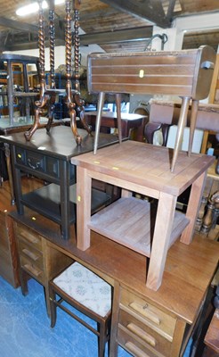 Lot 1046 - A group of furniture, to include an oak desk,...