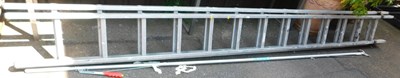 Lot 1176 - A metal extending ladder.