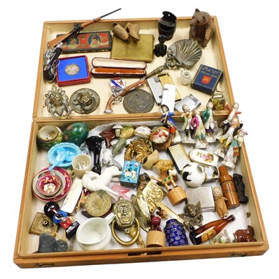 Lot 639 - A box of collectables and curios, including...
