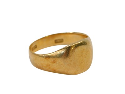 Lot 74 - A gentleman's 18ct gold signet ring, size...