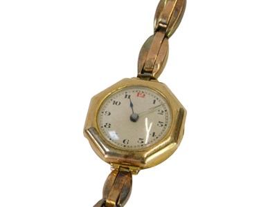 Lot 38 - An early 20thC lady's 9ct gold wristwatch, the...