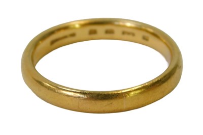 Lot 39 - A 22ct gold wedding band, size M, 4.4g.