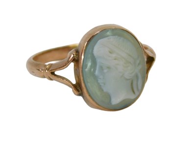 Lot 343 - A Victorian cameo ring, yellow metal, marked...