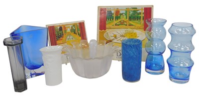 Lot 366 - A group of glassware, to include a Dartington...