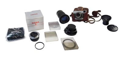 Lot 413 - A Zeiss Werra No.1c camera, in leather case,...