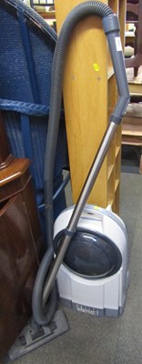 Lot 1077 - A Hoover Aquatronic 1100 vacuum cleaner,...