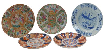 Lot 424 - A group of Oriental plates, to include a...