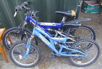 Lot 1141 - A Chicago Thunder X mountain bike, together...
