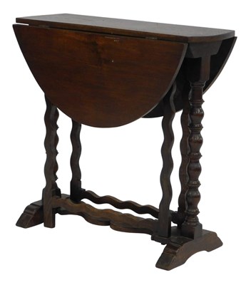 Lot 674 - An early 20thC oak gate leg table, in 17thC...