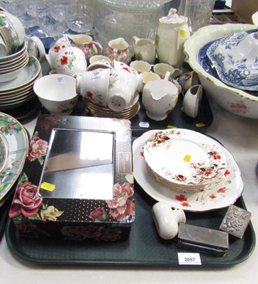 Lot 2057 - Ceramics, in the form of a Colclough part tea...