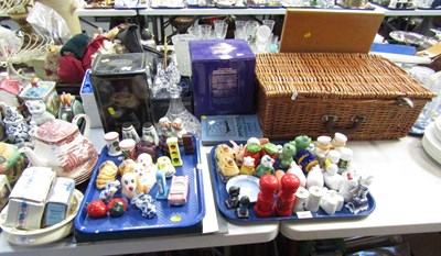 Lot 2065 - A group of miscellaneous items, including...