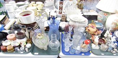 Lot 2091 - A group of ceramics and glassware, including...