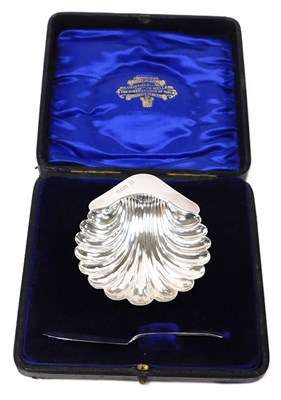 Lot 206 - A George V silver butter dish and knife, of...
