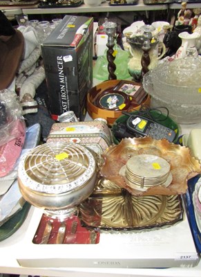 Lot 2137 - Metalware, including rose bowl, coasters, etc,...
