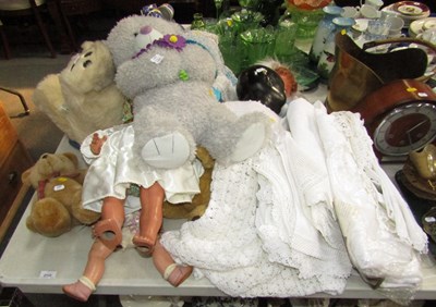 Lot 2133 - Soft toys and dolls, etc. (a quantity)