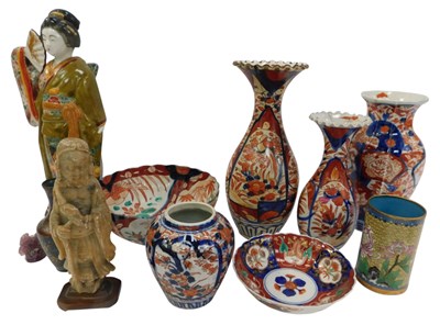 Lot 550 - Japanese Imari pottery, to include a geisha...