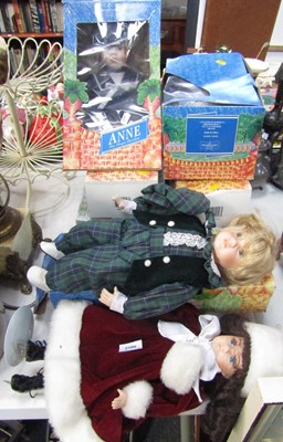 Lot 2100 - Dolls, including seven boxed examples, two...