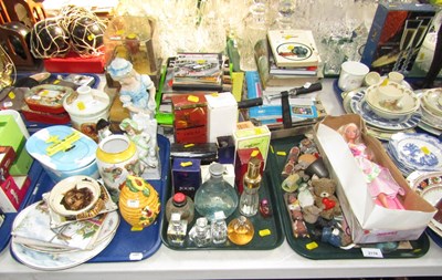 Lot 2119 - Household wares, including a small doll, small...