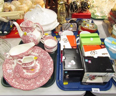 Lot 2120 - Ceramics and household items, including...