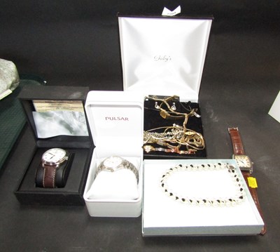 Lot 2204 - Costume jewellery, to include necklaces,...