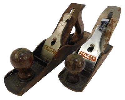 Lot 611 - Two Stanley planes, comprising a No.4 and a No.5.