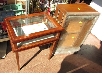 Lot 1024 - An oak display cabinet and a mahogany vitrine....