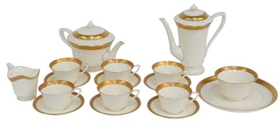 Lot 346 - A Royal Worcester Porcelain Durham pattern...