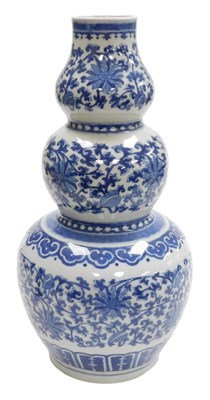 Lot 7 - A Qing dynasty Chinese porcelain blue and...