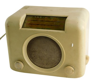 Lot 111 - A Bush cream Bakelite vintage radio, 31cm wide.