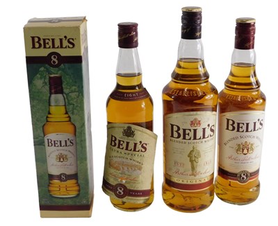 Lot 152 - A bottle of Bell's 8 years old blended...