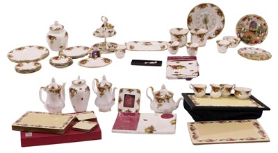 Lot 14 - A large quantity of Royal Albert Old Country...