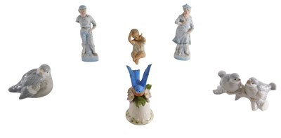 Lot 282 - A group of ceramics, to include German figures,...