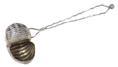 Lot 306 - An unusual Edwardian silver sugar sifter spoon,...