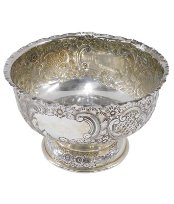Lot 13 - An Edwardian silver punch bowl, with embossed...