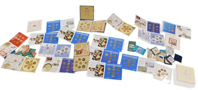 Lot 448 - A quantity of commemorative coins, mainly...