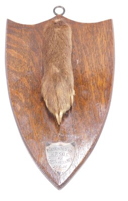Lot 461 - An early 20thC fox's foot and claw, on oak...