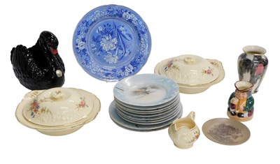 Lot 657 - A group of ceramics, to include a Poole...
