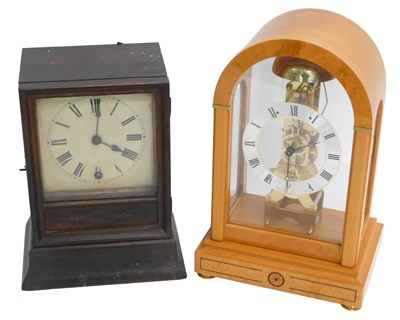 Lot 152 - A 20thC Sewills Liverpool mantel clock, the...