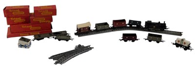 Lot 577 - A small collection of model railway, to...
