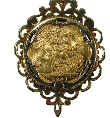 Lot 92 - A Queen Victoria gold full sovereign 1901, in...