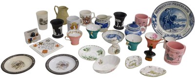 Lot 669 - Miscellaneous ceramics, to include a 19thC...