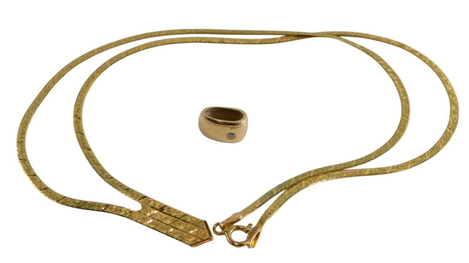 Lot 77 - A 9ct gold textured fringe necklace, on a bolt...