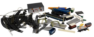 Lot 709 - A quantity of model railway, to include Hornby...