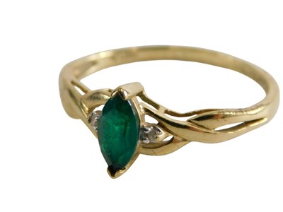 Lot 346 - A green stone ring, marquis cut, flanked by...