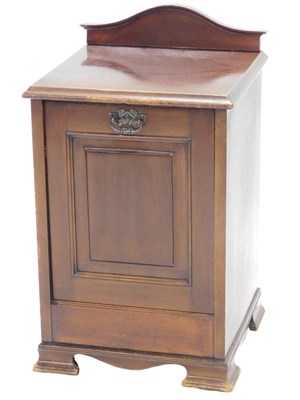 Lot 883 - A Victorian mahogany purdonium, raised on...