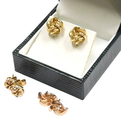 Lot 123 - A pair of 9ct three colour gold circular knot...